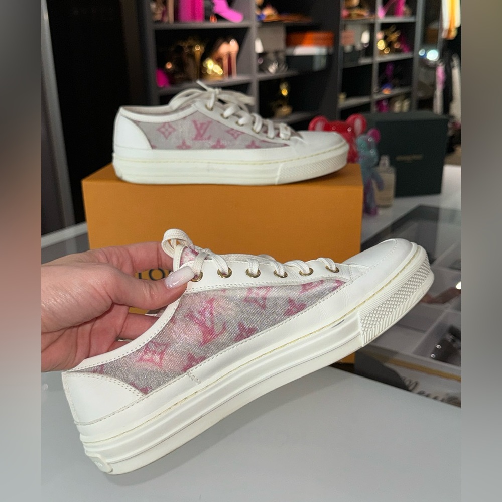Louis Vuitton sneakers white pink